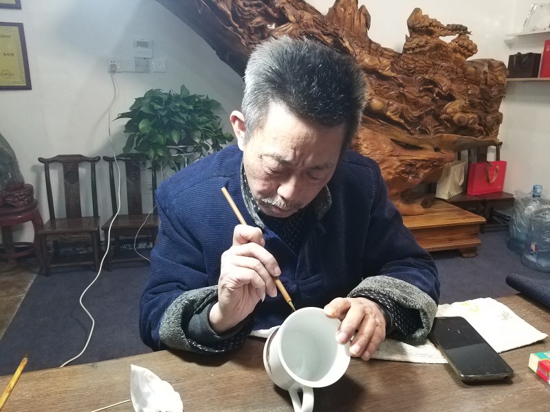 1745239359740182.jpg 罗老师.jpg